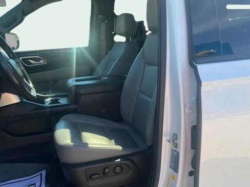 Used 2021 Chevrolet Suburban Z71 w/ Luxury Package image 14