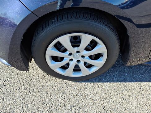 Used 2022 Toyota Corolla LE image 11