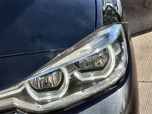 Used 2018 BMW 320i Sedan image 24