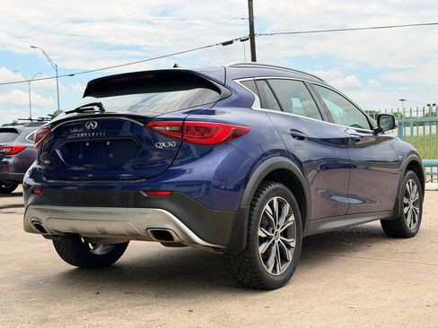 Used 2017 INFINITI QX30 Premium w/ Navigation Package AWD/4WD image 3