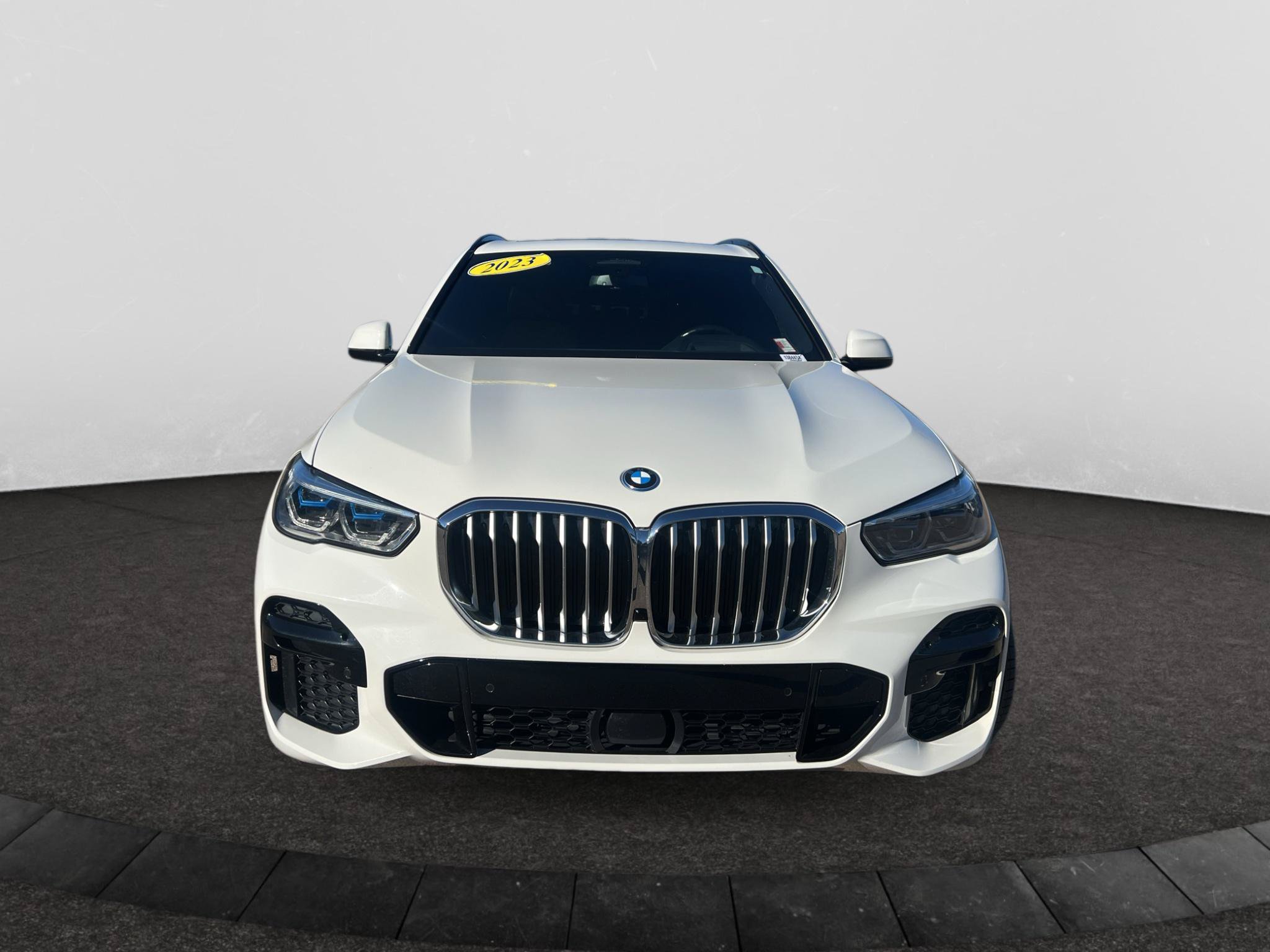 Used 2023 BMW X5 xDrive45e w/ Executive Package AWD/4WD image 3