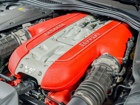 Used 2018 Ferrari 812 Superfast RWD image 38