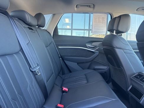 Used 2021 Audi e-tron Prestige w/ Prestige Package image 15