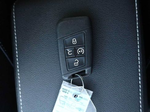Used 2024 Volkswagen Taos SE w/ MDO Package FWD image 20