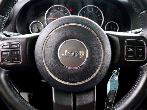 Used 2018 Jeep Wrangler Sport AWD/4WD image 11