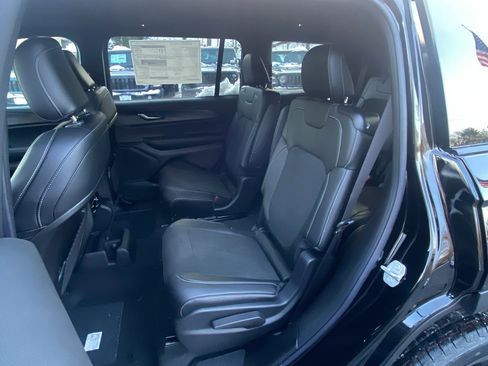 New 2025 Jeep Grand Cherokee L Altitude image 23
