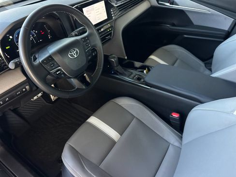 Used 2026 Toyota Camry SE w/ Convenience Package FWD image 9