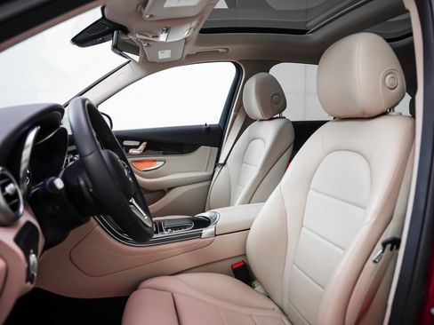 Certified 2021 Mercedes-Benz GLC 300 image 8