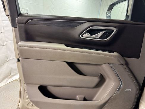 Used 2021 GMC Yukon SLT w/ SLT Luxury Plus Package AWD/4WD image 16