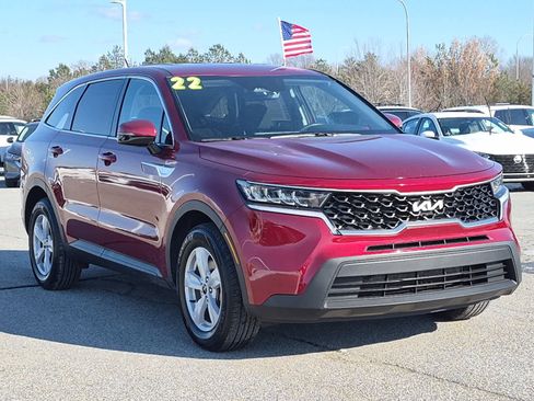 Used 2022 Kia Sorento LX image 2