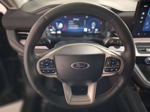 Used 2025 Ford Explorer Active AWD/4WD image 18