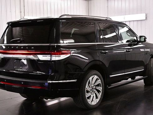 Used 2024 Lincoln Navigator Premiere image 7