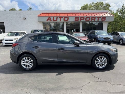 Used 2015 MAZDA MAZDA3 i Touring w/ Technology Package FWD image 4