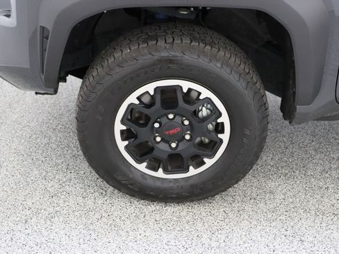 Certified 2025 Toyota Tacoma TRD Off-Road AWD/4WD image 11