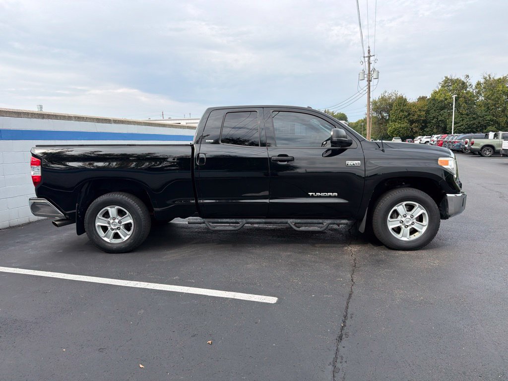 Used 2017 Toyota Tundra SR5 w/ SR5 Upgrade Package AWD/4WD image 6