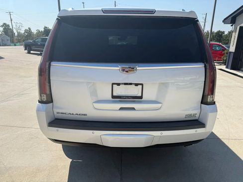 Used 2019 Cadillac Escalade Platinum image 8