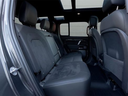 Used 2023 Land Rover Defender 110 V8 image 34