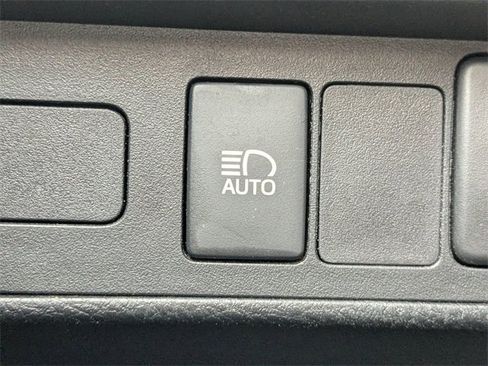 Used 2020 Toyota Tacoma SR image 24