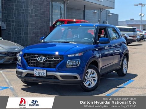 Used 2025 Hyundai Venue SE image 1