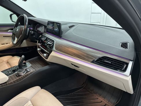 Used 2018 BMW 530e w/ Premium Package 2 image 24