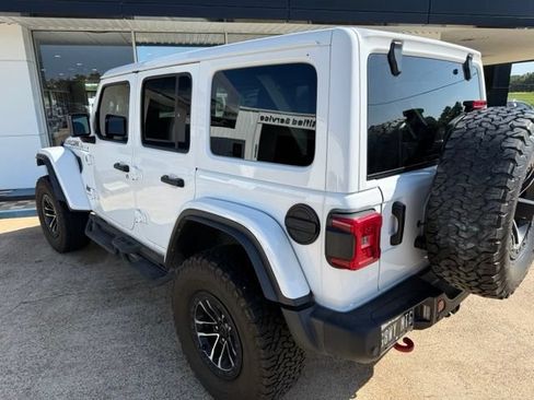 Used 2024 Jeep Wrangler Unlimited Rubicon AWD/4WD image 3
