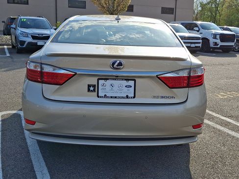 Used 2013 Lexus ES 300h w/ Luxury Pkg FWD image 5
