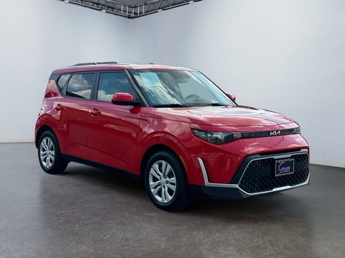 Used 2024 Kia Soul LX image 3