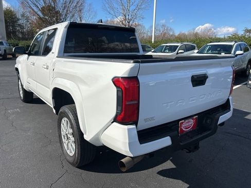 Used 2024 Toyota Tacoma SR5 image 9