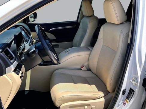 Used 2018 Toyota Highlander Limited FWD image 8