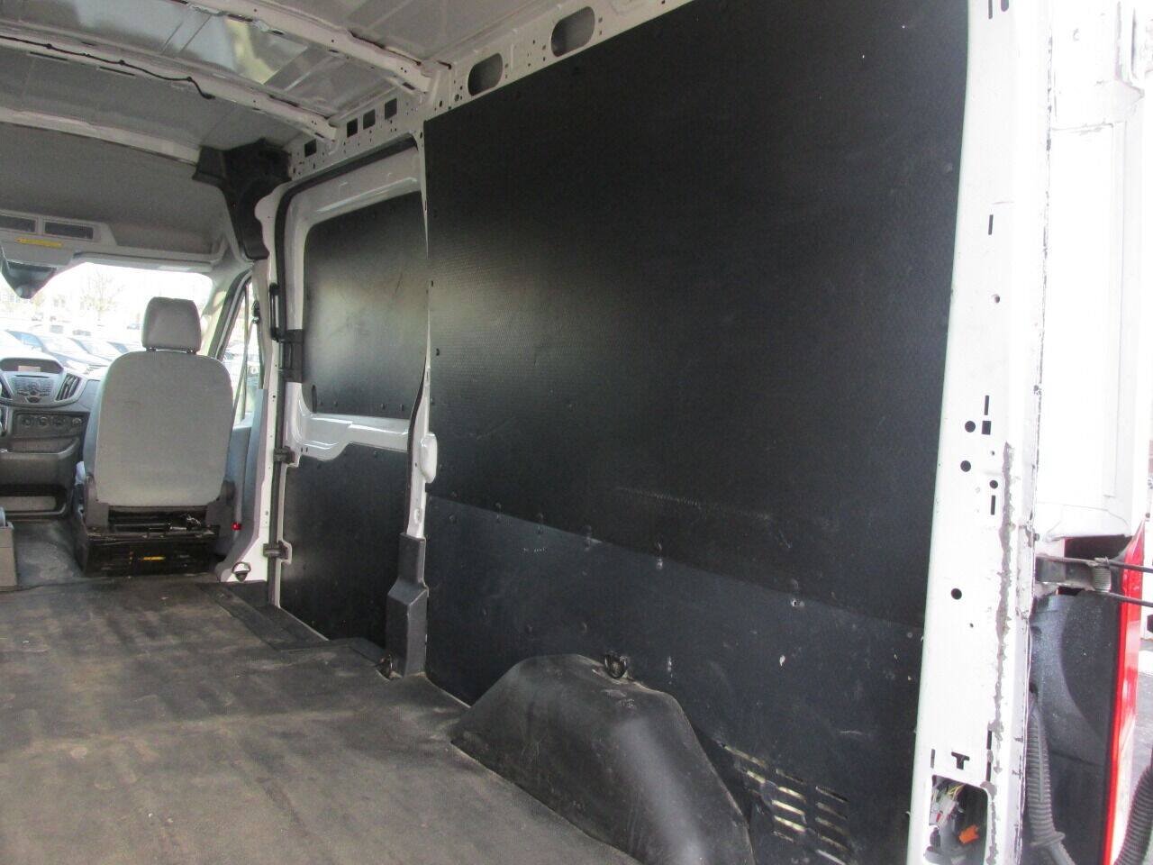 Used 2018 Ford Transit 250 148 Medium Roof RWD image 29