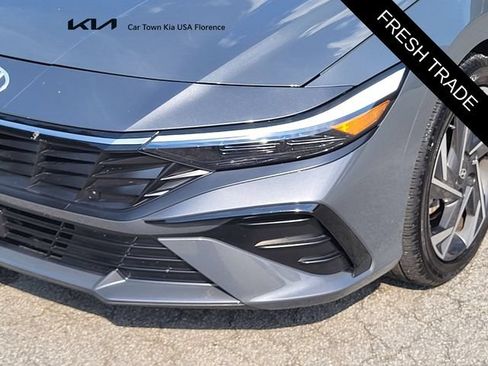 Used 2025 Hyundai Elantra Limited FWD image 7