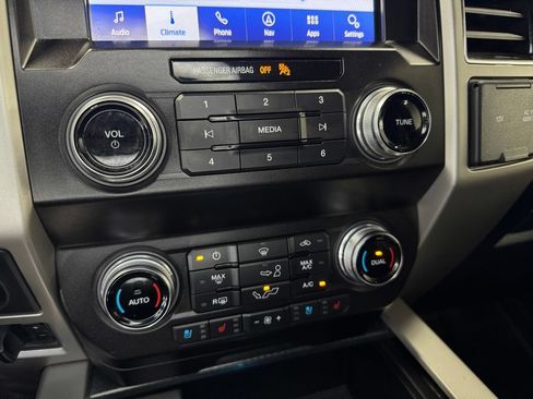 Used 2020 Ford F150 Lariat w/ Equipment Group 502A Luxury AWD/4WD image 20