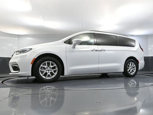 Used 2022 Chrysler Pacifica Touring-L FWD image 54