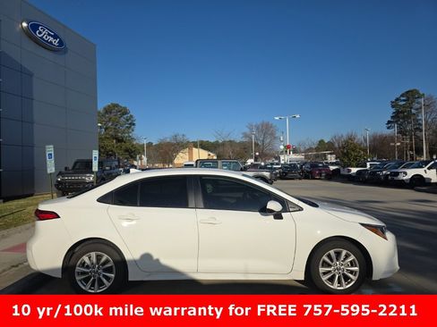 Used 2023 Toyota Corolla LE image 4