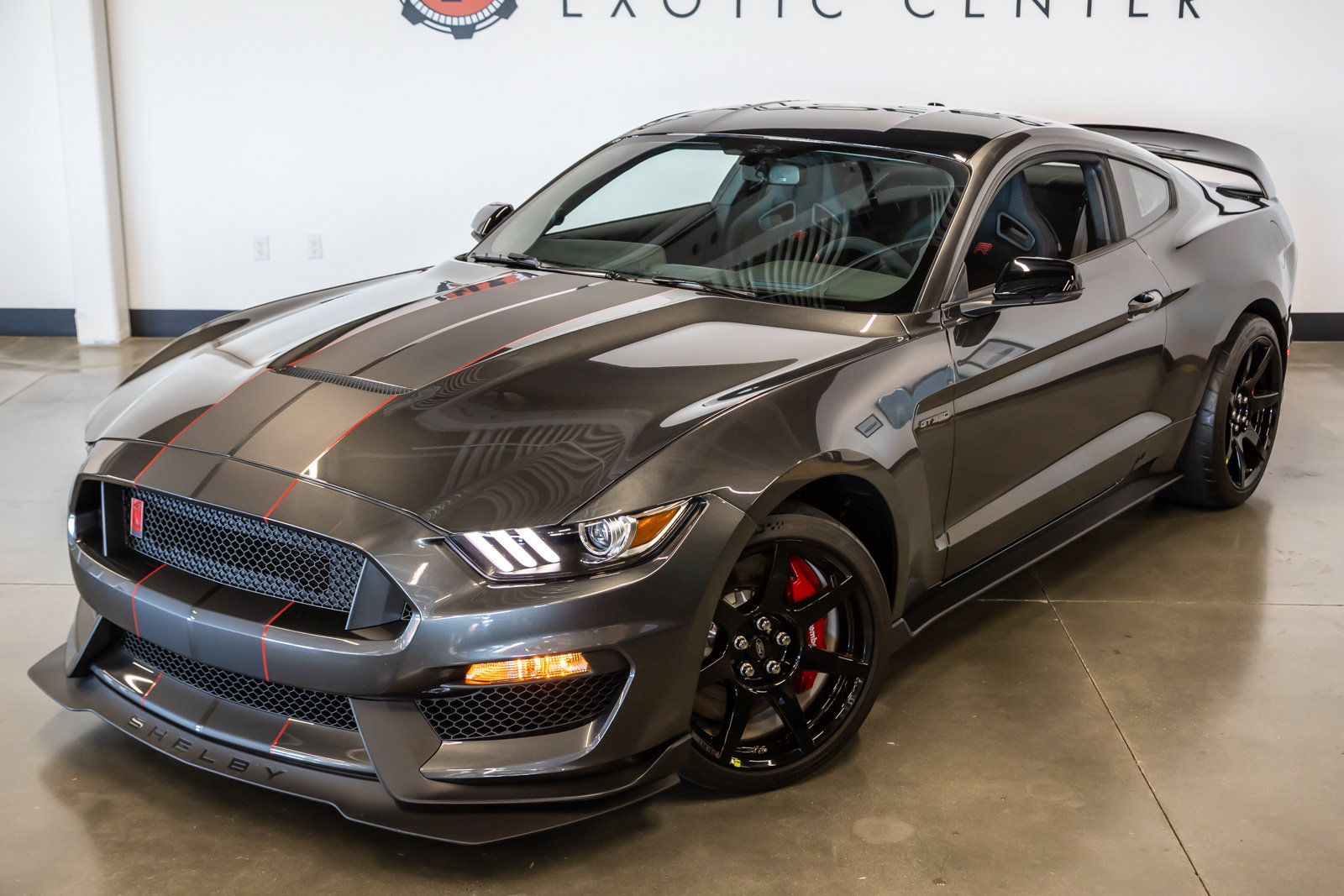 Used 2019 Ford Mustang Shelby GT350R w/ GT350R Equipment Group 920A RWD image 6