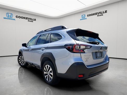 Used 2023 Subaru Outback Premium image 8