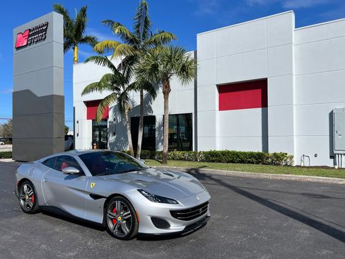 Used 2019 Ferrari Portofino image 3