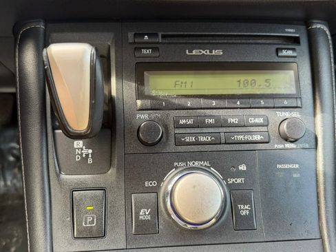Used 2015 Lexus CT 200h FWD image 23