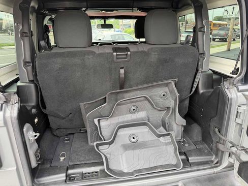 Used 2019 Jeep Wrangler Sport AWD/4WD image 14