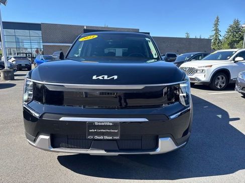 Certified 2024 Kia EV9 Light Long Range RWD image 2