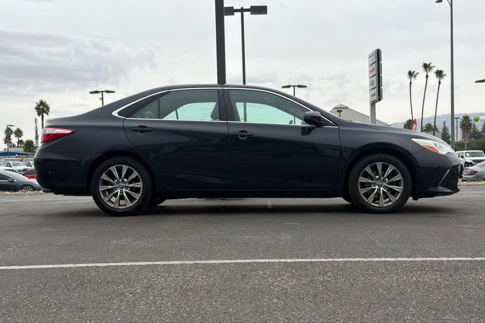 Used 2015 Toyota Camry XLE FWD image 3