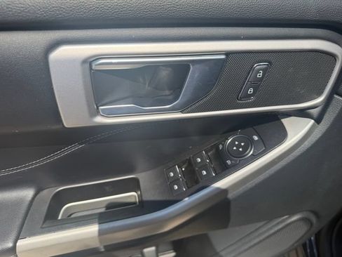 Used 2021 Ford Explorer XLT AWD/4WD image 9