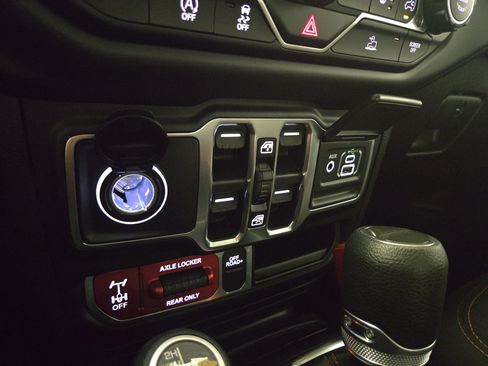 Used 2021 Jeep Gladiator Mojave AWD/4WD image 28