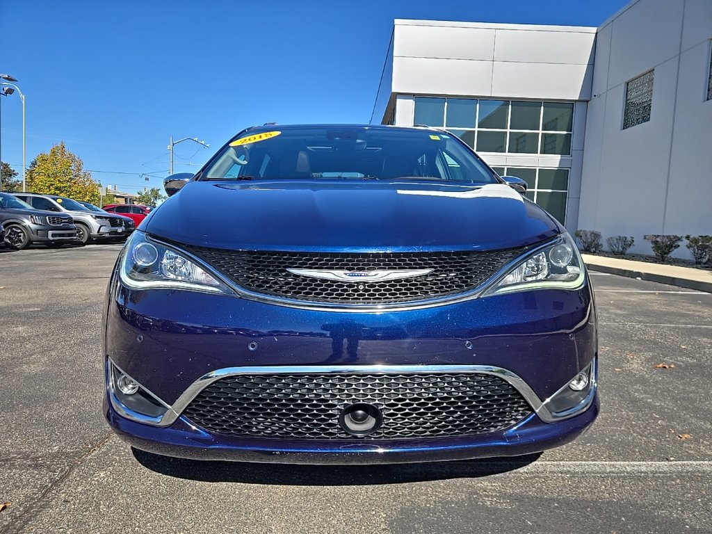 Used 2018 Chrysler Pacifica Limited w/ Tire & Wheel Group FWD image 21