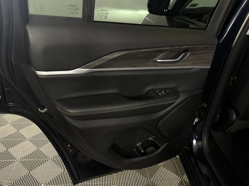 Used 2023 Jeep Grand Cherokee Limited RWD image 29