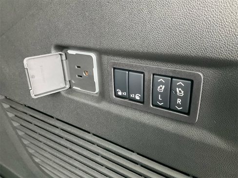 New 2026 Chevrolet Suburban Z71 w/ Comfort Package image 32