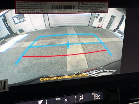 Used 2025 Toyota Sienna XLE FWD image 27