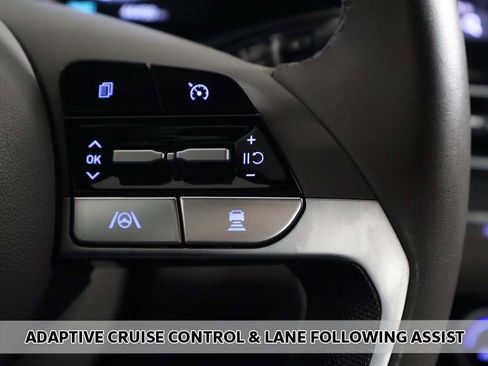 Used 2023 Hyundai Elantra SEL w/ Convenience Package image 4