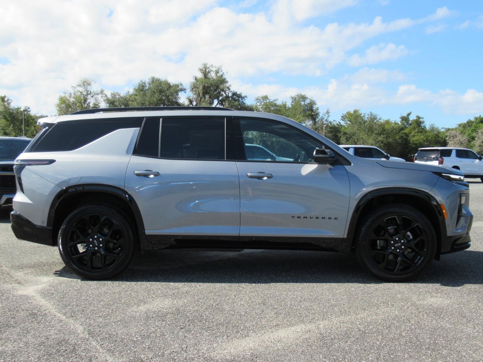 New 2026 Chevrolet Traverse RS w/ LPO, Floor Liner Package FWD image 2