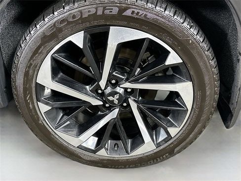 Used 2024 Mitsubishi Outlander SE image 32